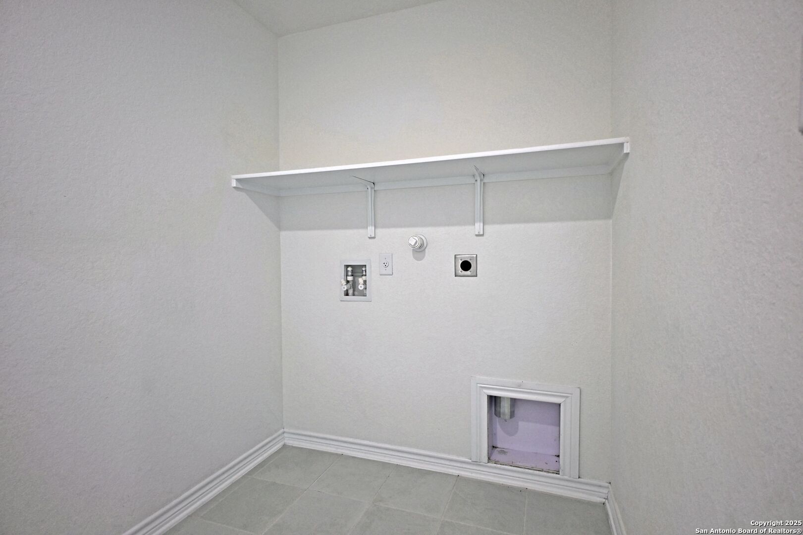 512 Dakota Creek New Braunfels, TX 78130 - Photo 24 of 38 a view of an empty room