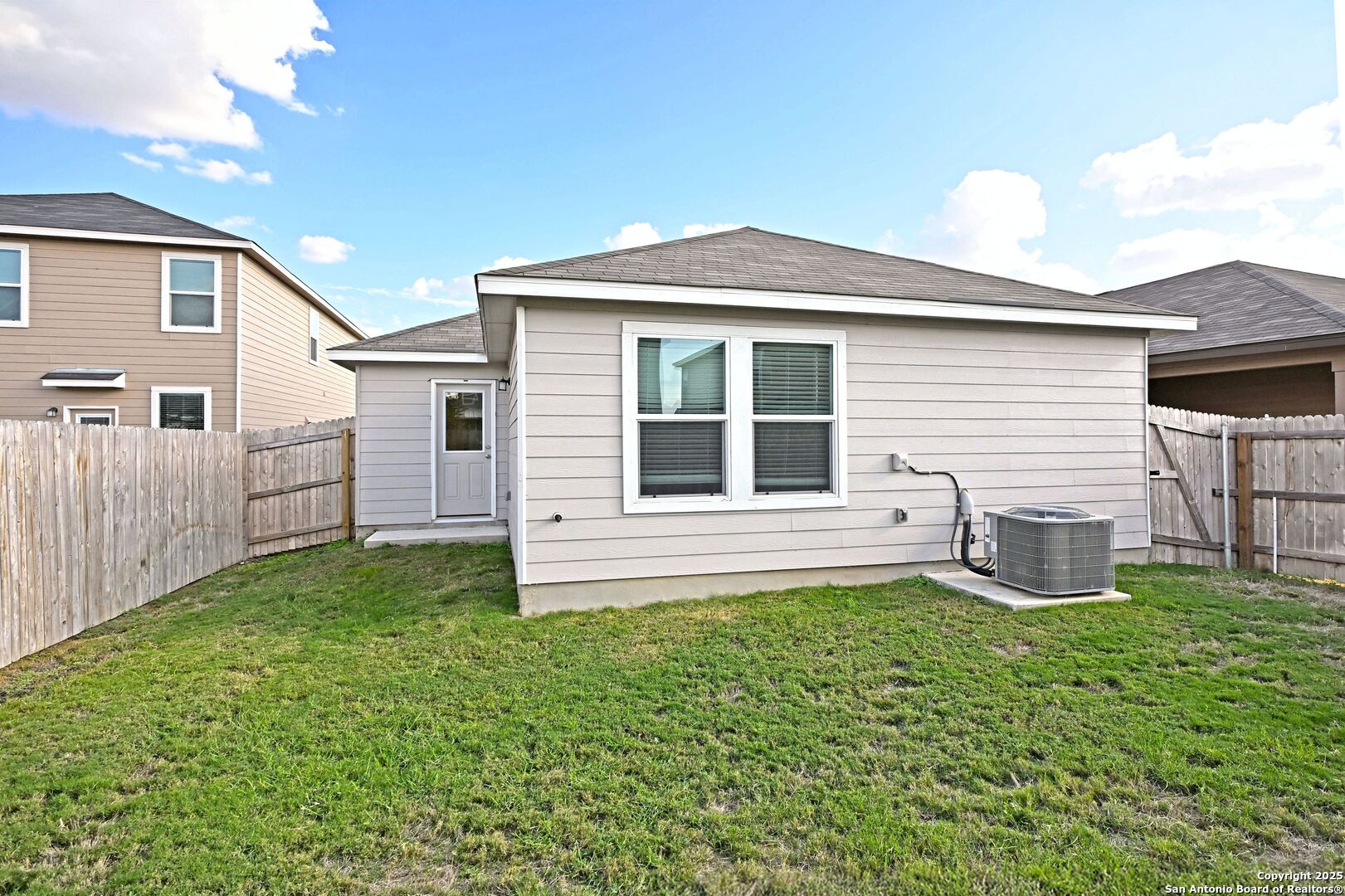 512 Dakota Creek New Braunfels, TX 78130 - Photo 30 of 38 a house view with a garden space