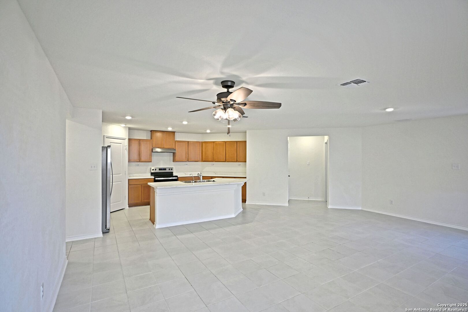 512 Dakota Creek New Braunfels, TX 78130 - Photo 3 of 38