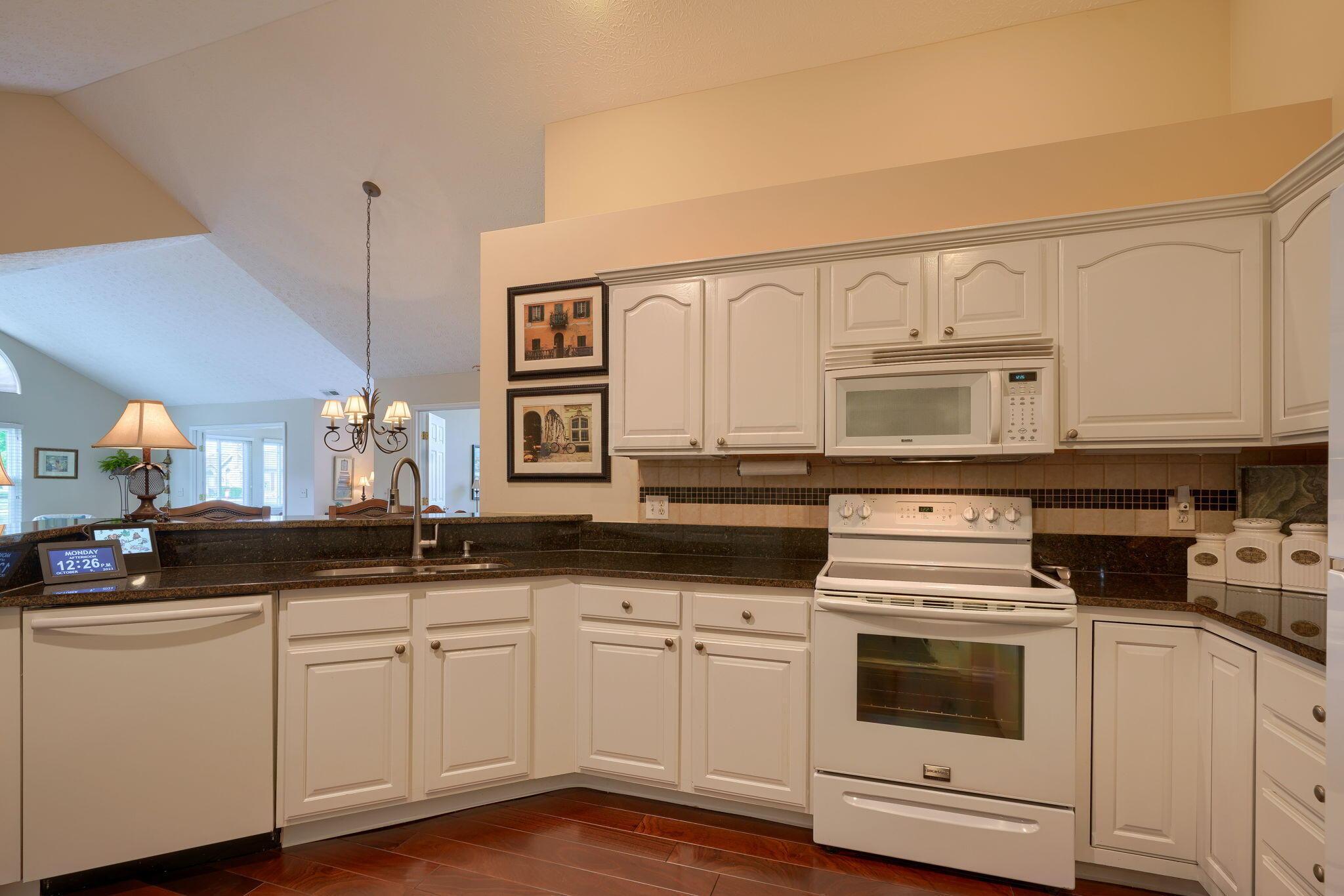 3732 Stoneway Point Powell, OH 43065 - Photo 25 of 43 White cabinetry