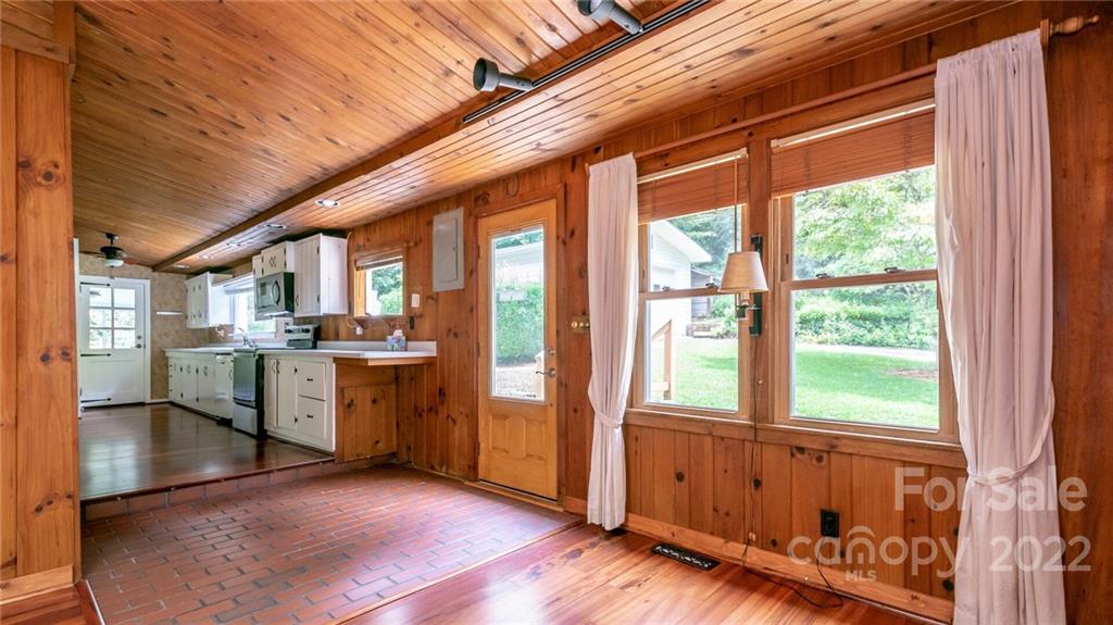 681 River Road Hendersonville, NC 28739 - Photo 15 of 45 Gallery Image 15