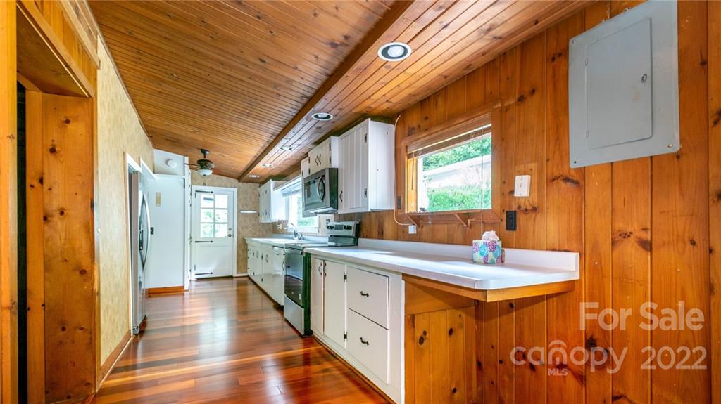 681 River Road Hendersonville, NC 28739 - Photo 16 of 45 Gallery Image 16