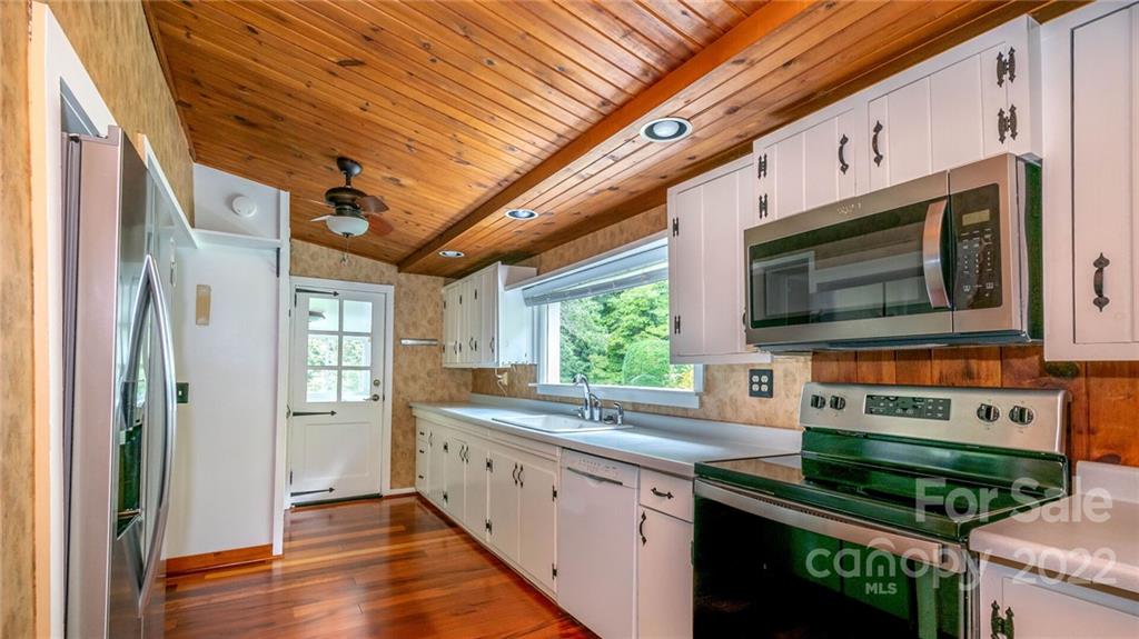 681 River Road Hendersonville, NC 28739 - Photo 18 of 45 Gallery Image 18