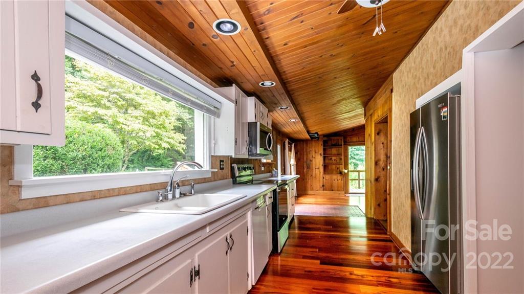 681 River Road Hendersonville, NC 28739 - Photo 19 of 45 Gallery Image 19