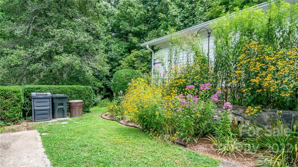 681 River Road Hendersonville, NC 28739 - Photo 45 of 45 Gallery Image 45