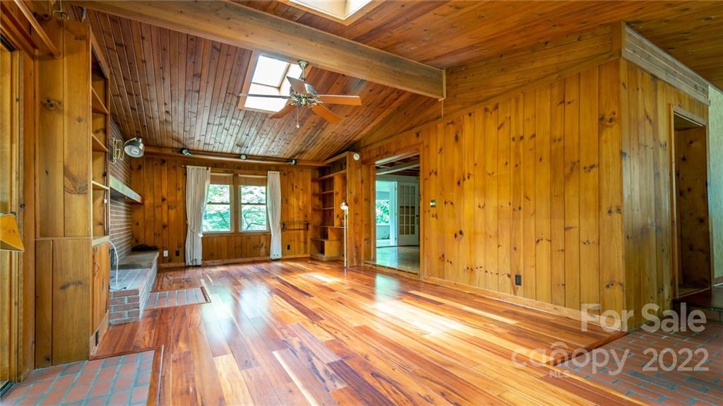 681 River Road Hendersonville, NC 28739 - Photo 9 of 45 Gallery Image 9