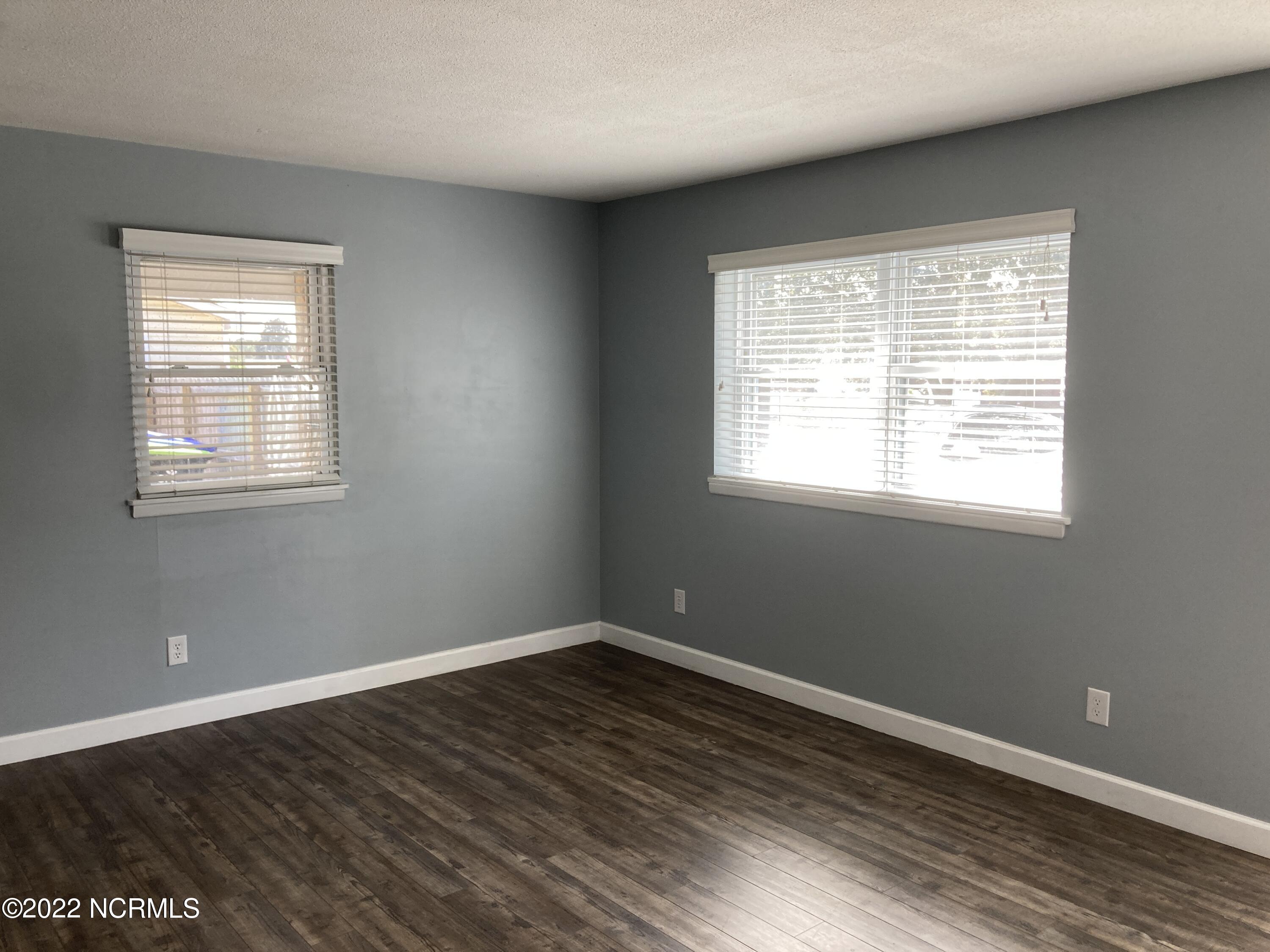 306 Burbank Road Wilmington, NC 28412 - Photo 6 of 23 IMG_2983