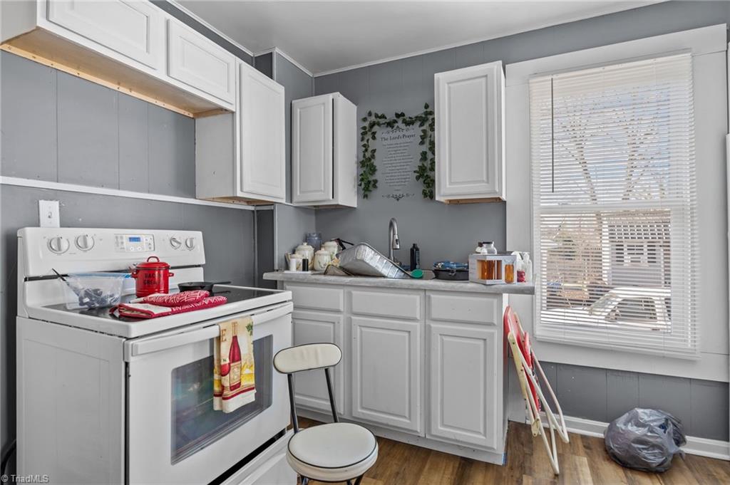 112 Briggs Place, Unit A & B High Point, NC 27262 - Photo 10 of 33 Kitchen-Unit B.