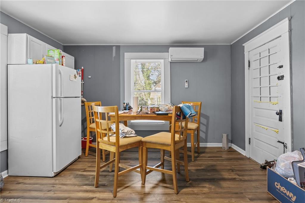 112 Briggs Place, Unit A & B High Point, NC 27262 - Photo 11 of 33 Breakfast nook in the kitchen-Unit B. Located near the full bathroom and bedroom.
