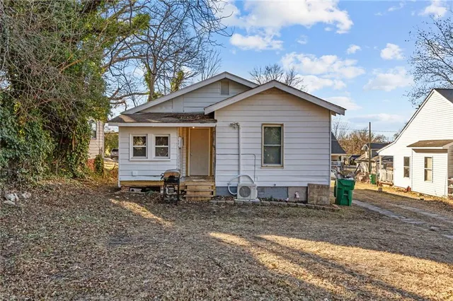 $215,000 | 112 Briggs Place, Unit A & B, High Point, NC 27262