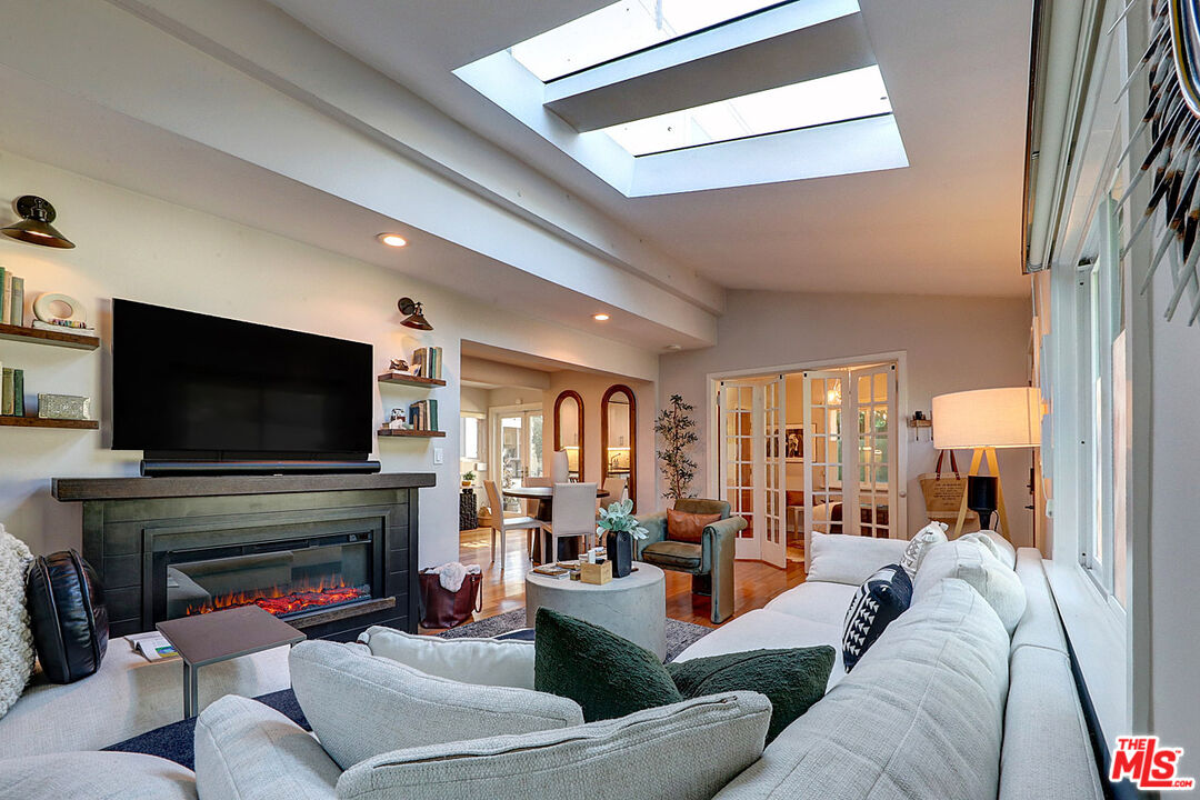 8326 Ridpath Drive Los Angeles, CA 90046 - Photo 21 of 43