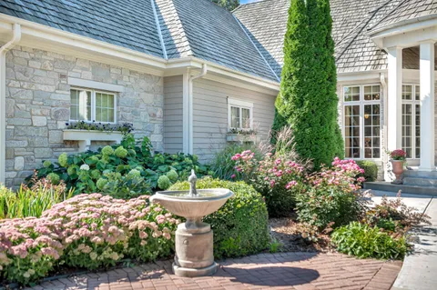 $1,298,000 | 1600 Juniper Way, Hartland, WI 53029