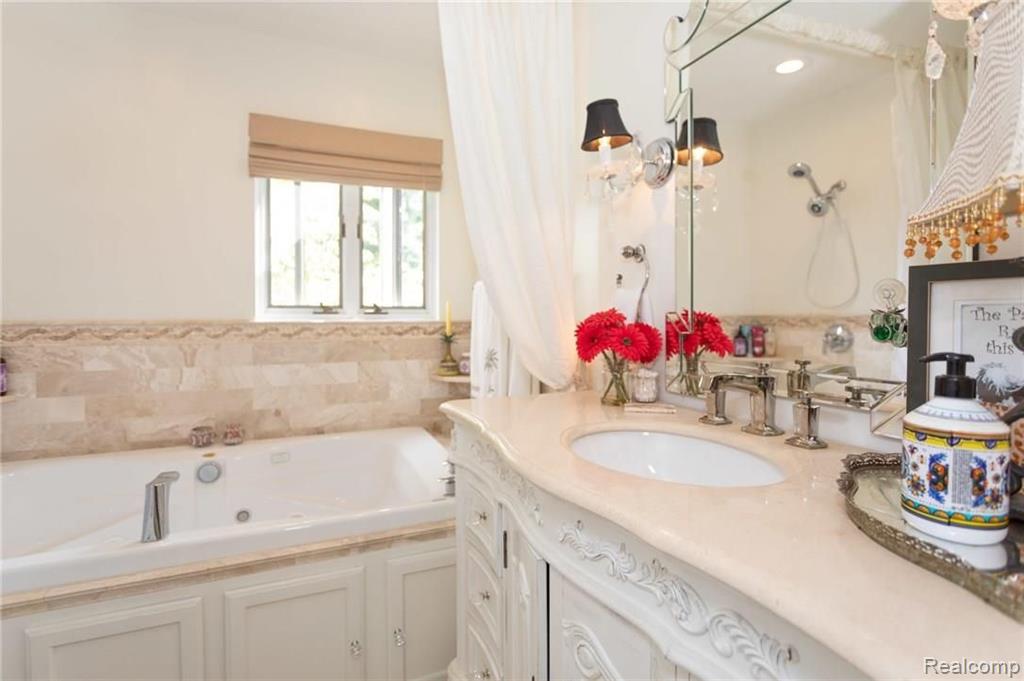 336 Stephens Road Grosse Pointe Farms, MI 48236 - Photo 9 of 22