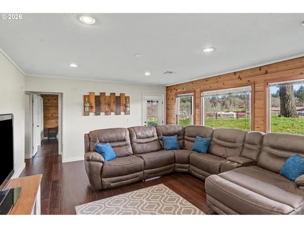 $935,000 | 9915 Marquam Circle, Molalla, OR 97038