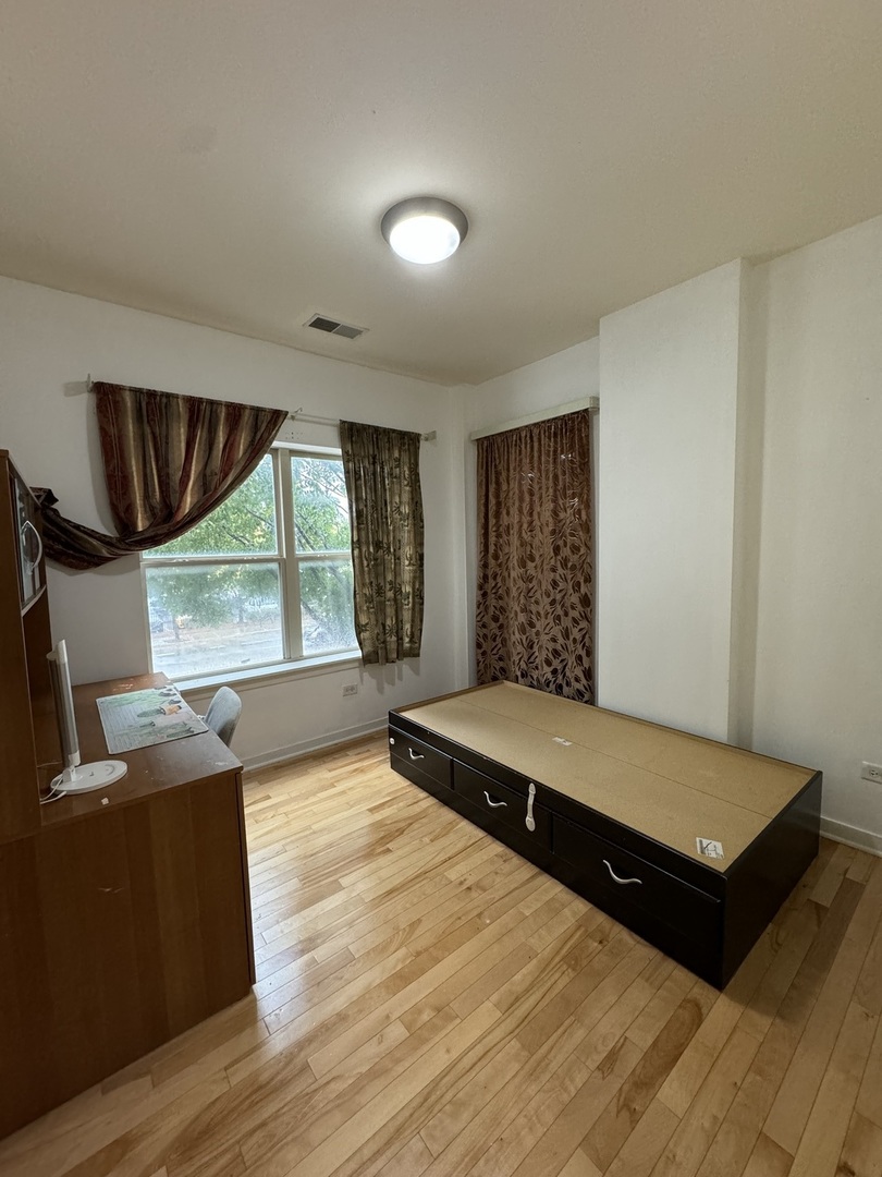 1155 West Roosevelt Road, Unit 204 Chicago, IL 60608 - Photo 10 of 13