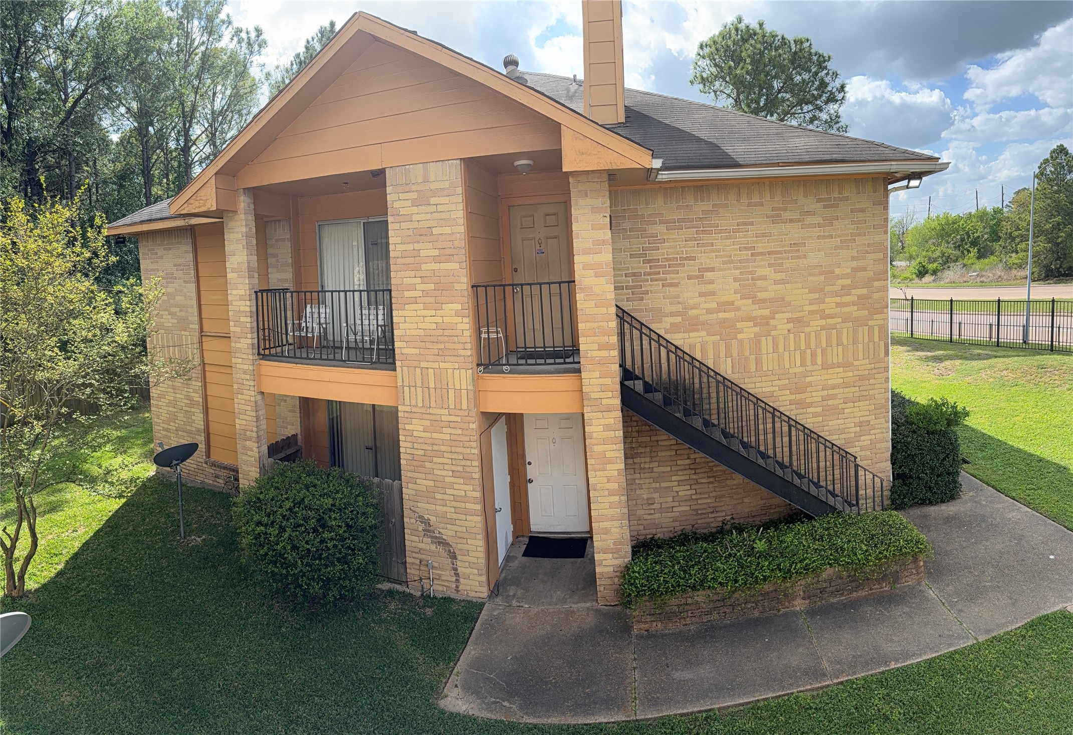 6307 West Gulf Bank Road, Unit 16 Houston, TX 77088 - Photo 5 of 9 a front view of a house with a yard