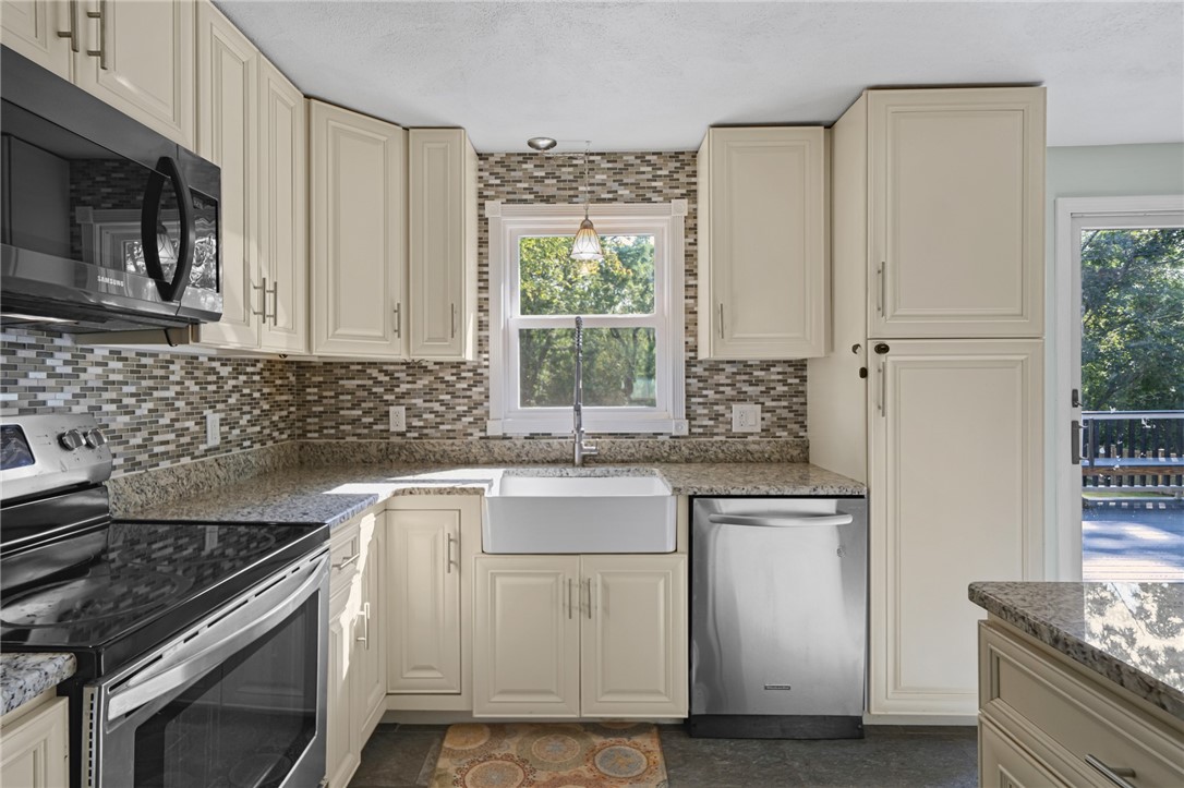 85 Blackrock Road Coventry, RI 02816 - Photo 3 of 46 Gallery Image 3