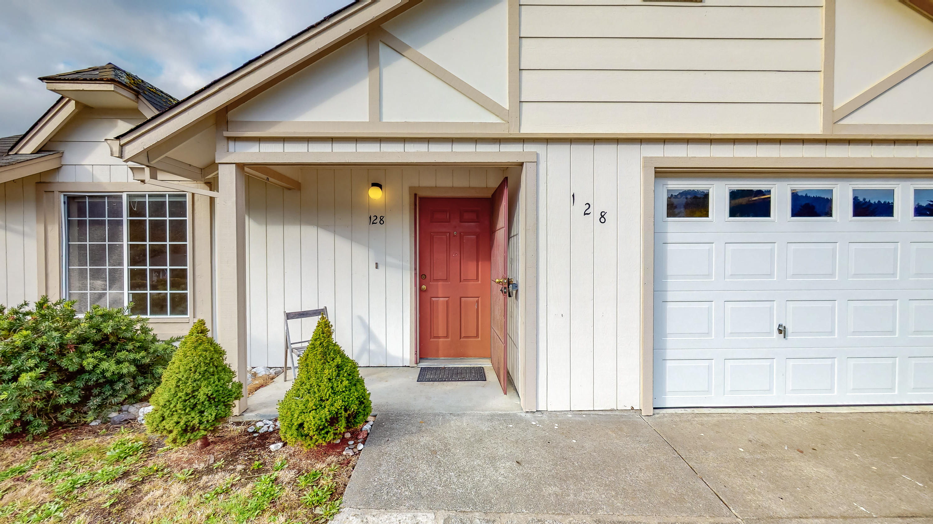 128 Meadow Bridge Lane Rio Dell, CA 95562 - Photo 4 of 43
