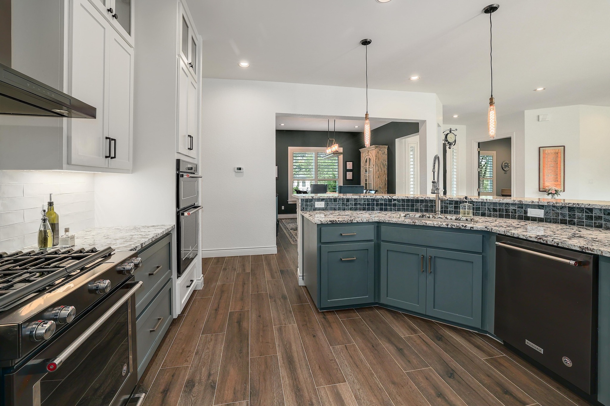 105 Graystone Lane Georgetown, TX 78633 - Photo 11 of 32 Kitchen