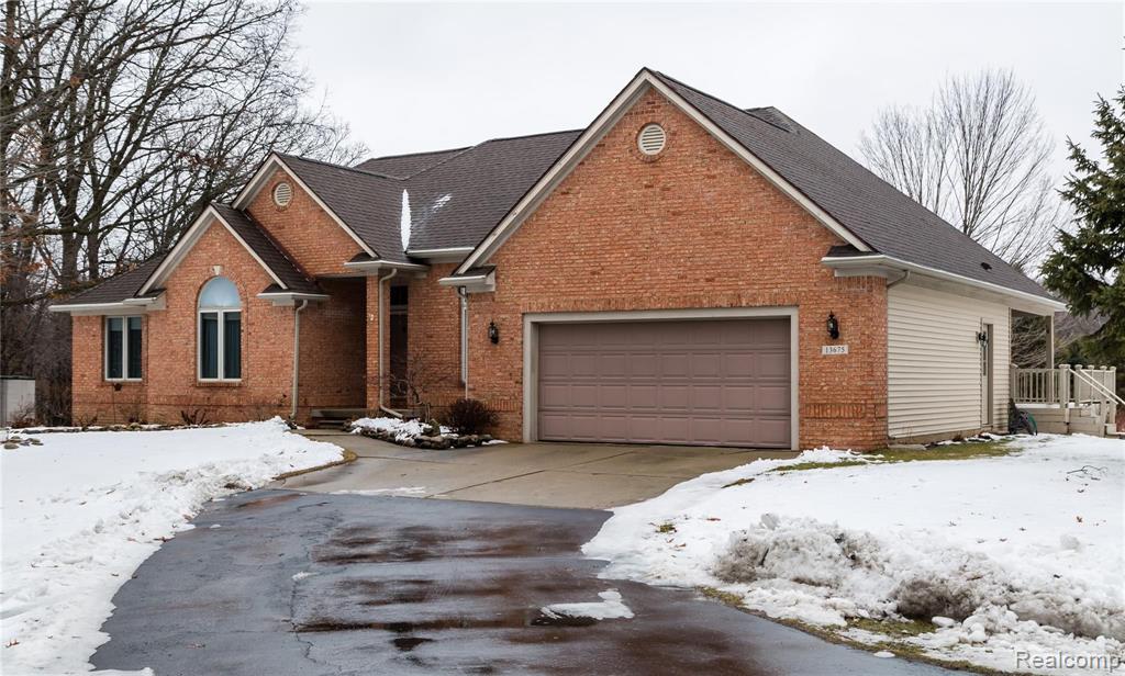 13675 White Lake Road Fenton, MI 48430 - Photo 2 of 26