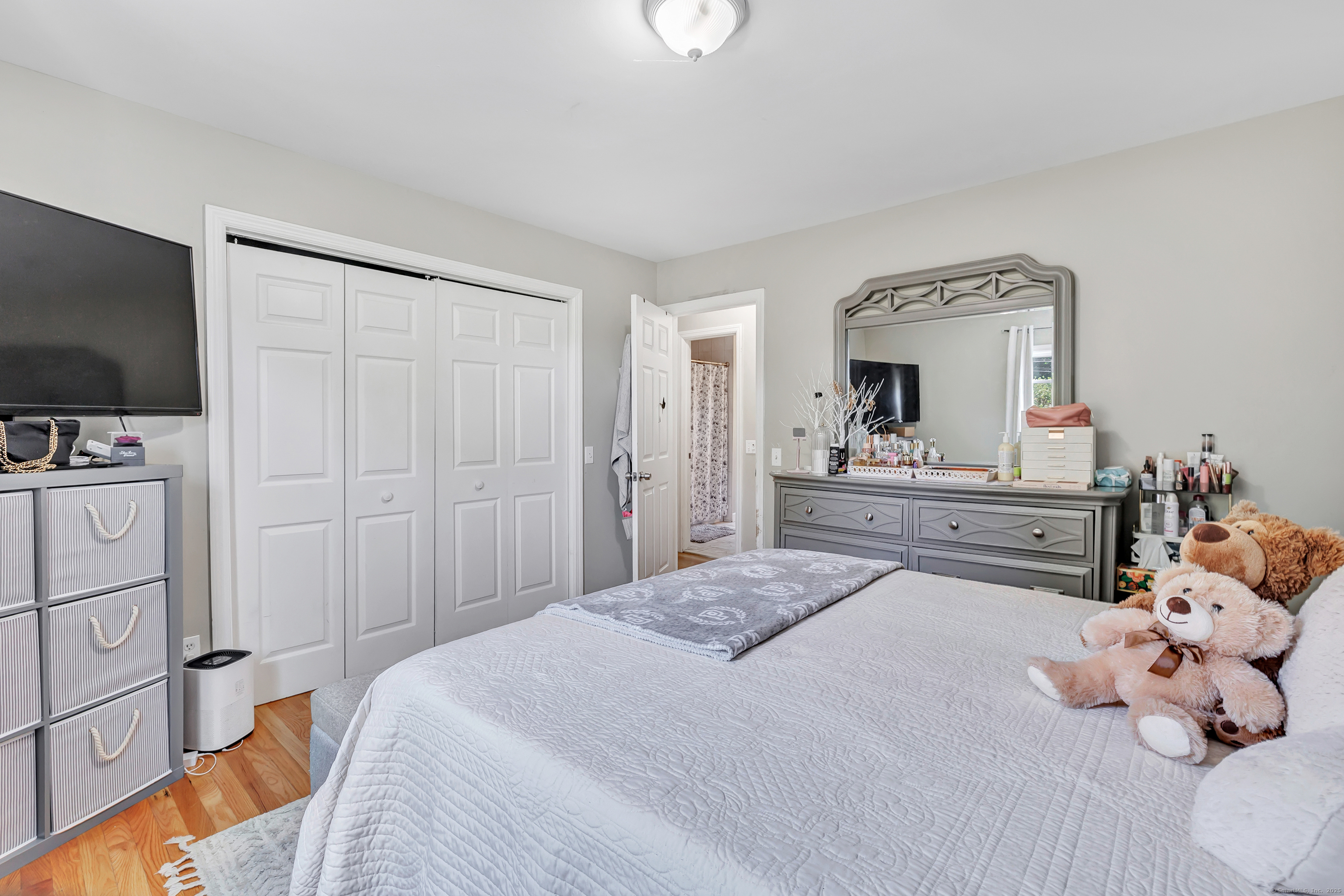 574 Thorme Street Bridgeport, CT 06606 - Photo 13 of 28