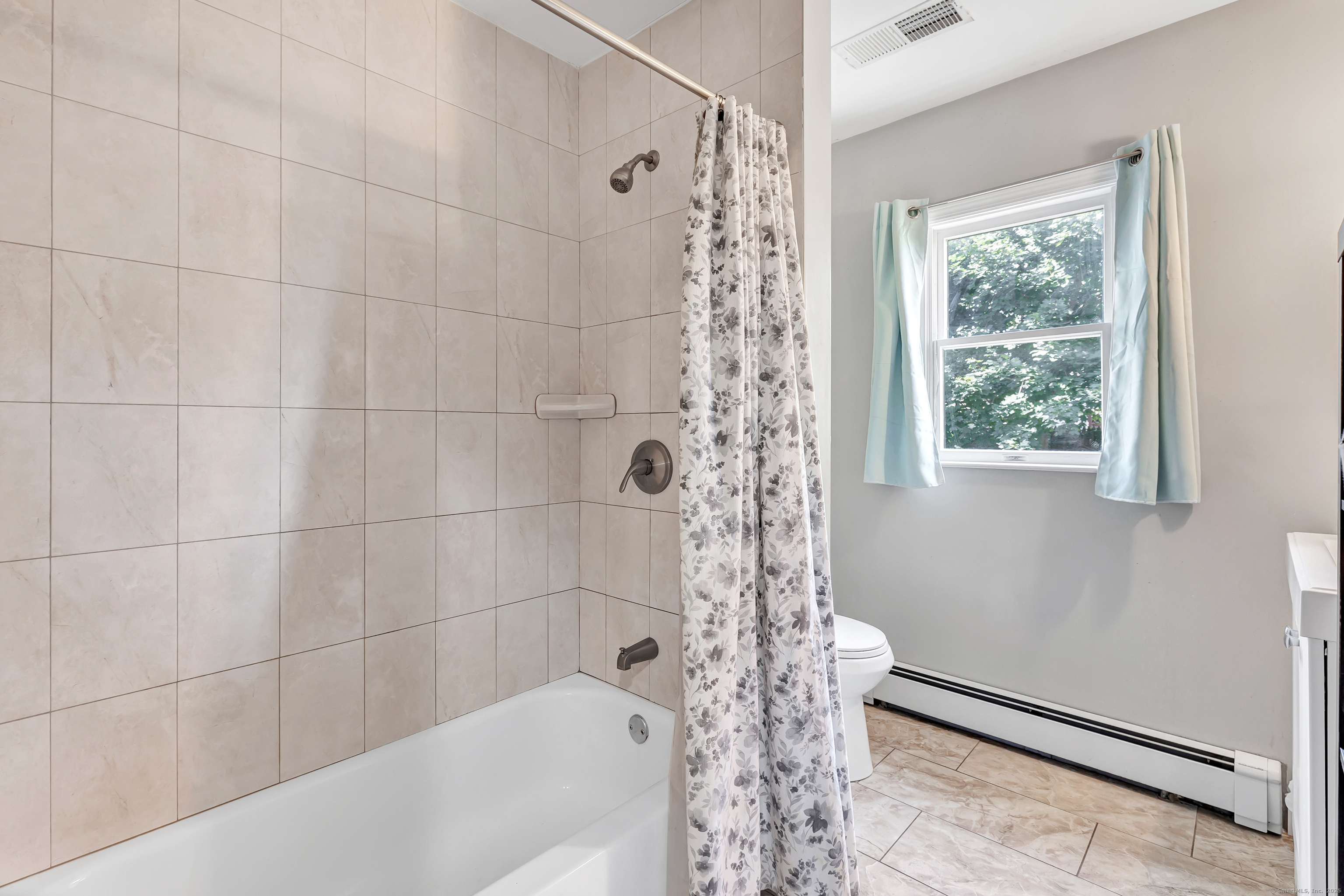 574 Thorme Street Bridgeport, CT 06606 - Photo 14 of 28