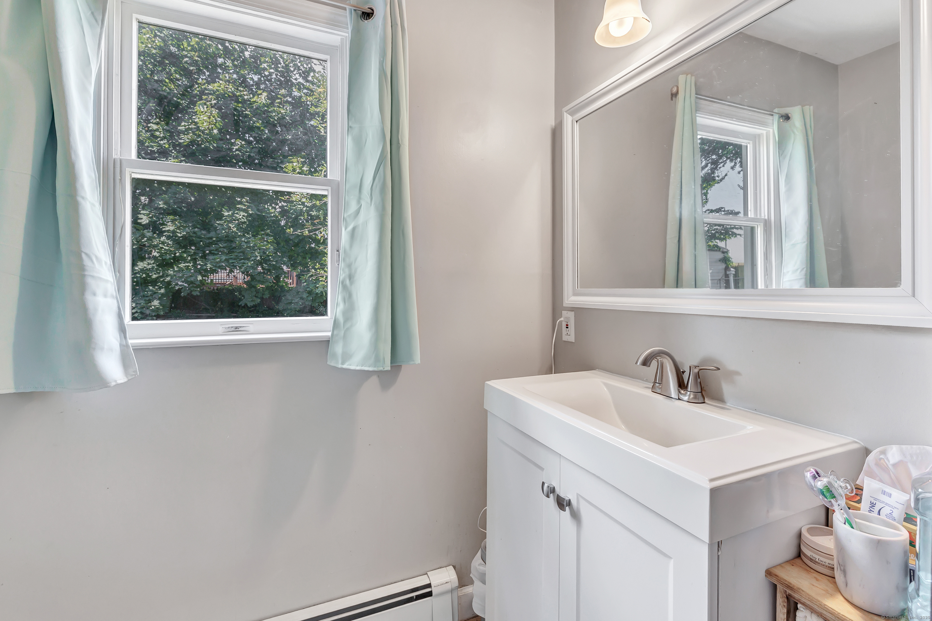 574 Thorme Street Bridgeport, CT 06606 - Photo 15 of 28