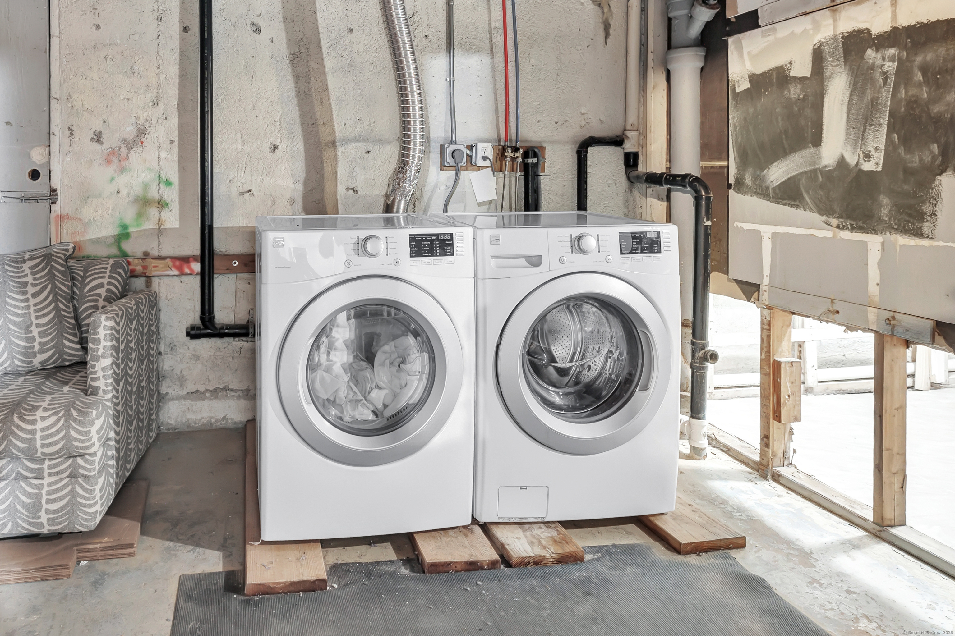 574 Thorme Street Bridgeport, CT 06606 - Photo 18 of 28