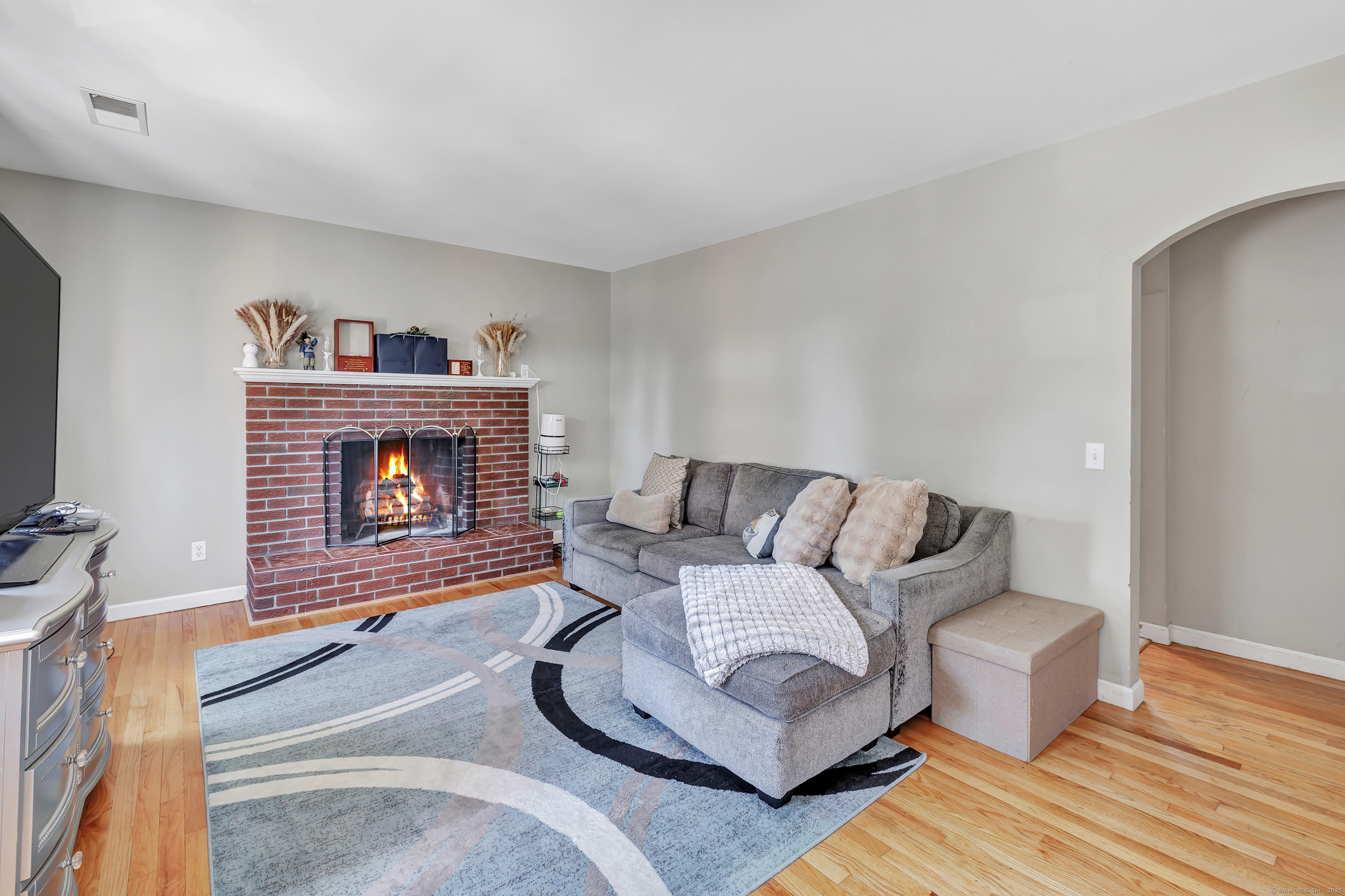 574 Thorme Street Bridgeport, CT 06606 - Photo 2 of 28