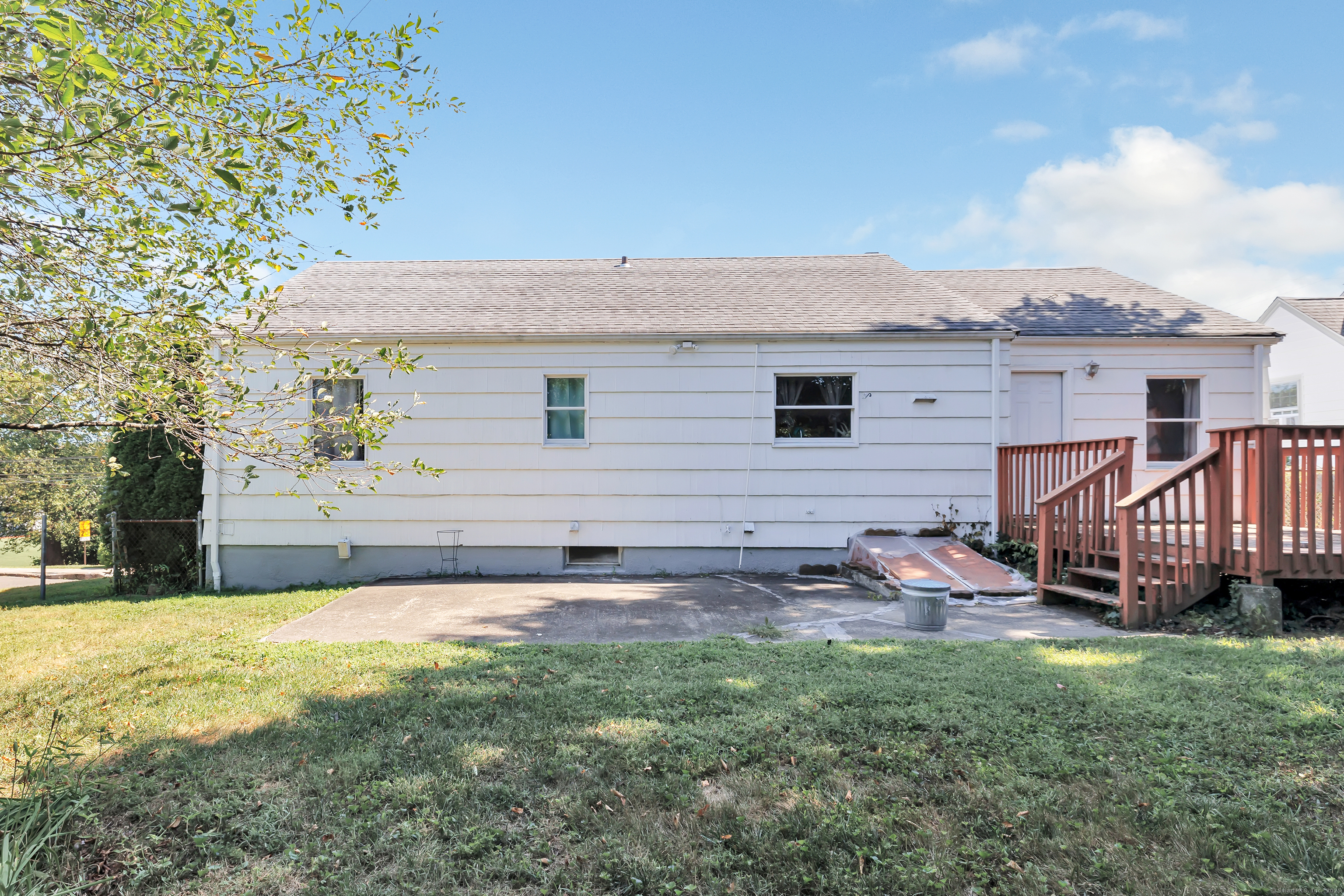 574 Thorme Street Bridgeport, CT 06606 - Photo 23 of 28