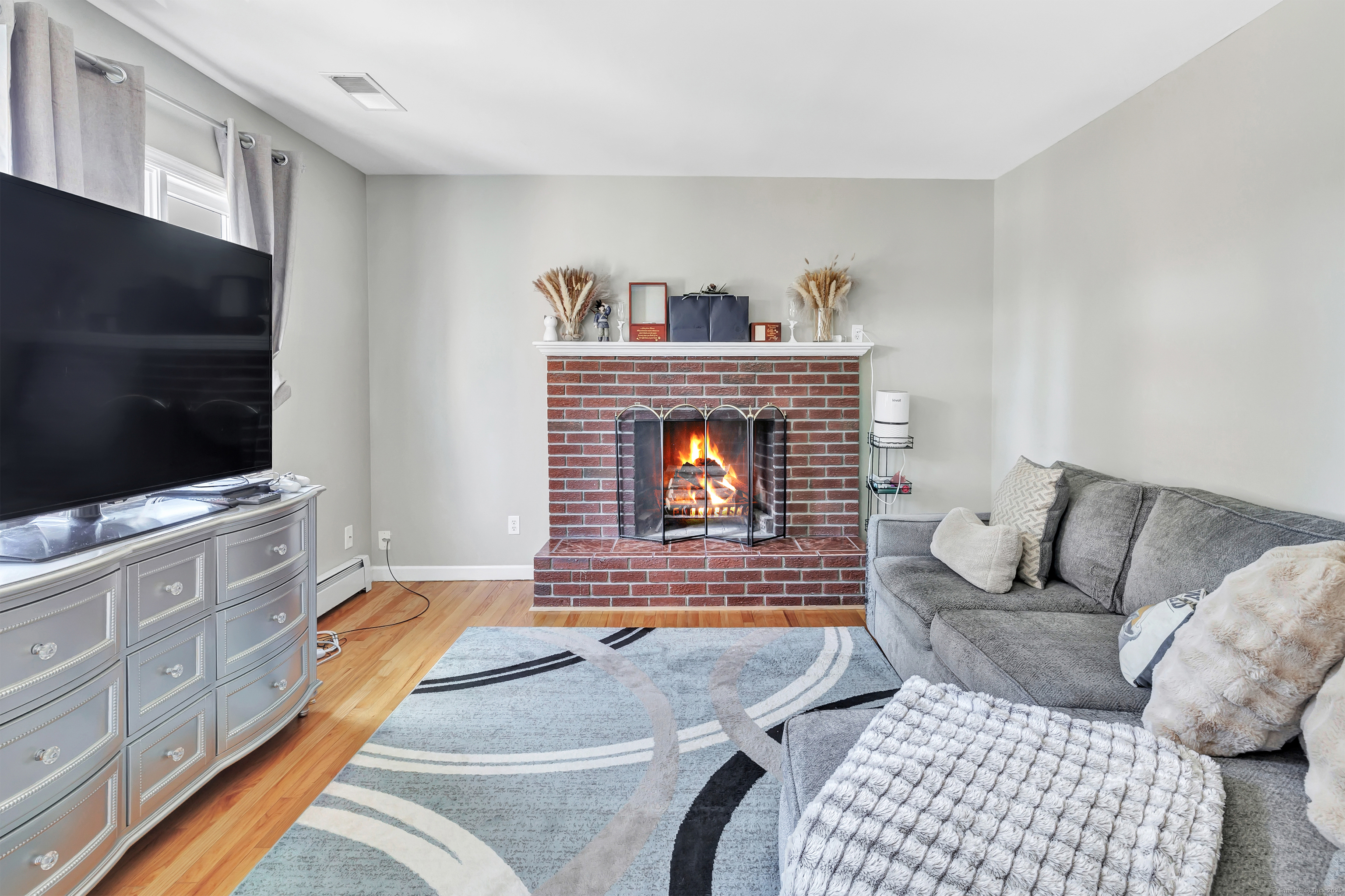 574 Thorme Street Bridgeport, CT 06606 - Photo 3 of 28