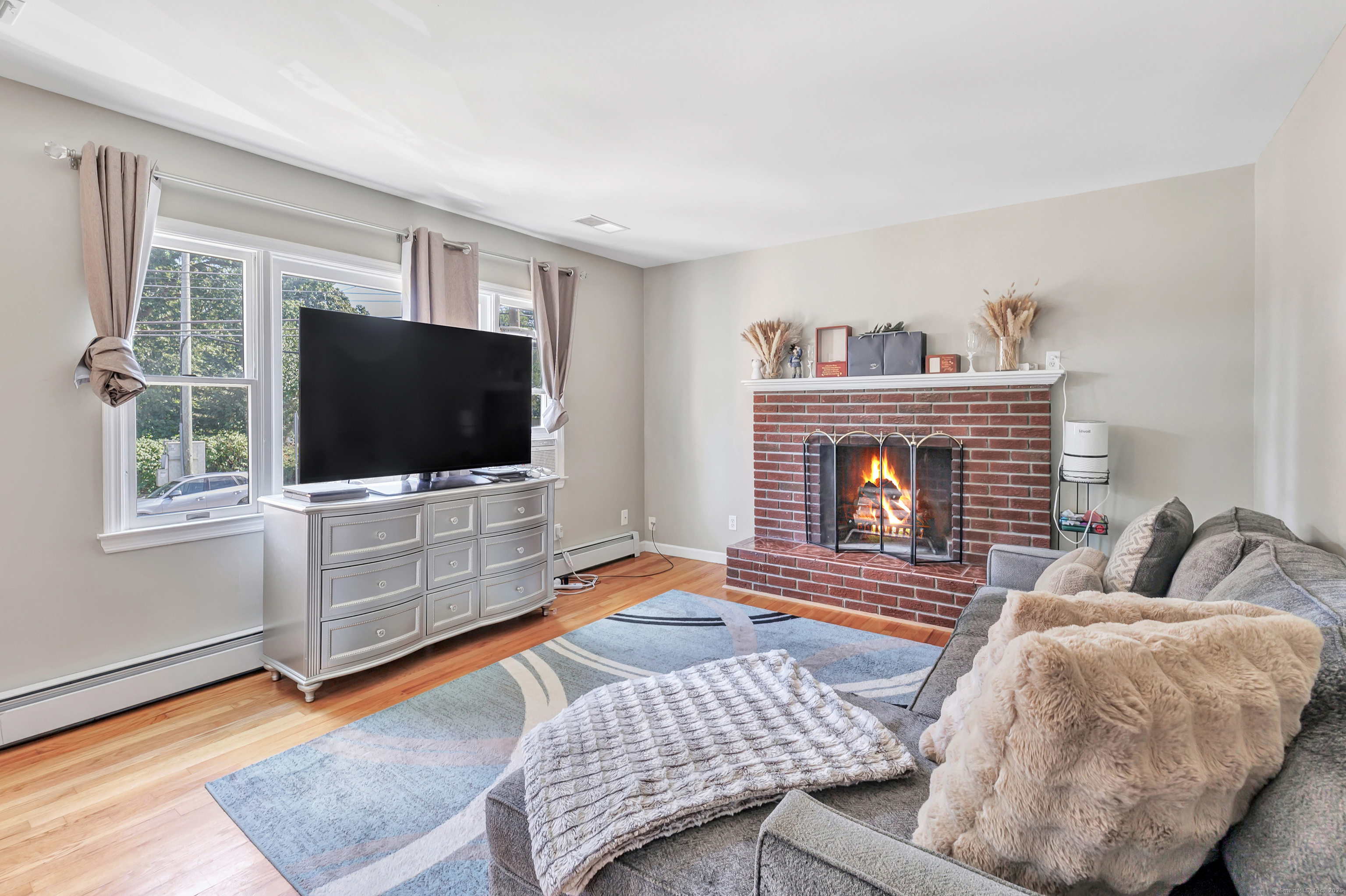 574 Thorme Street Bridgeport, CT 06606 - Photo 5 of 28