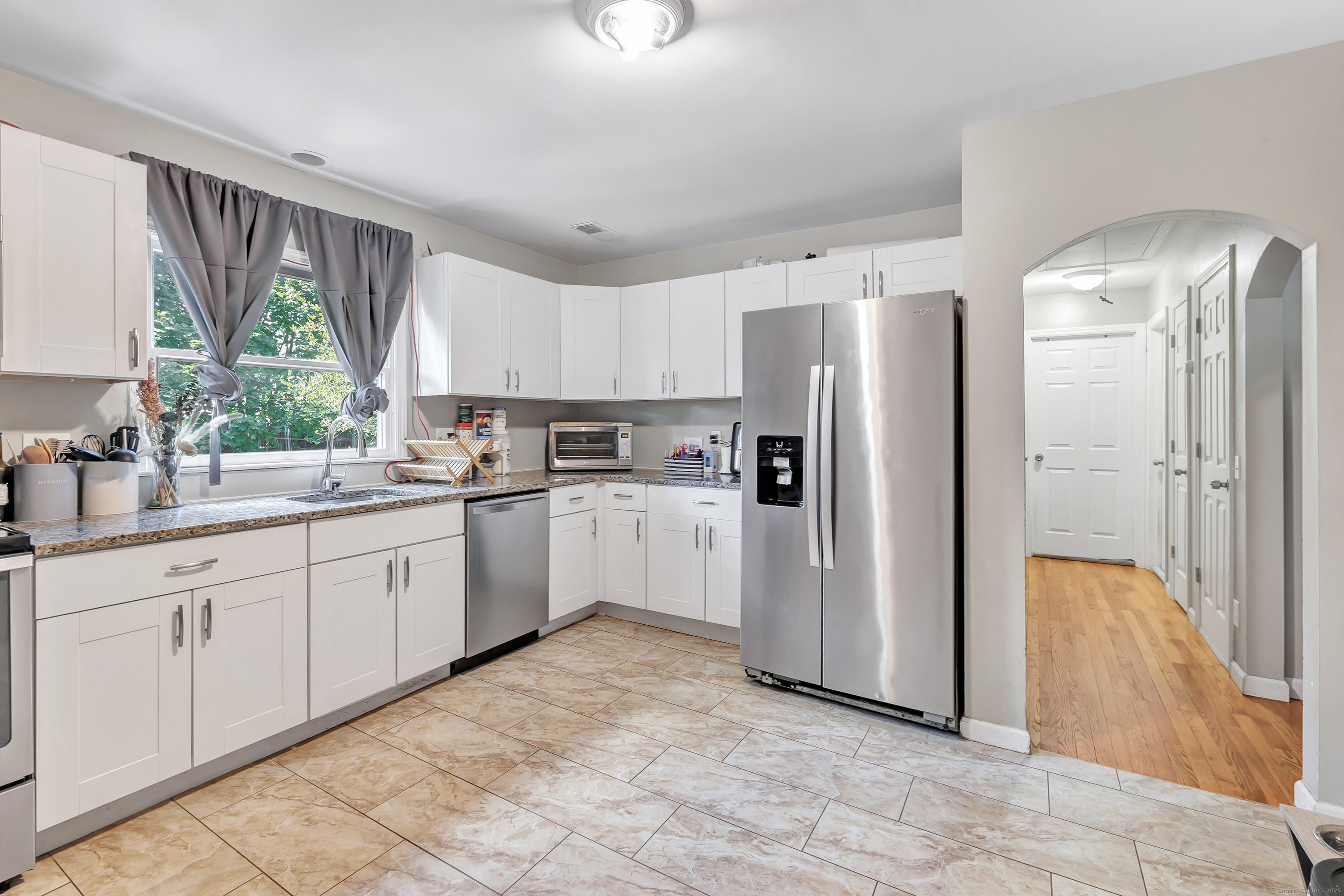 574 Thorme Street Bridgeport, CT 06606 - Photo 6 of 28