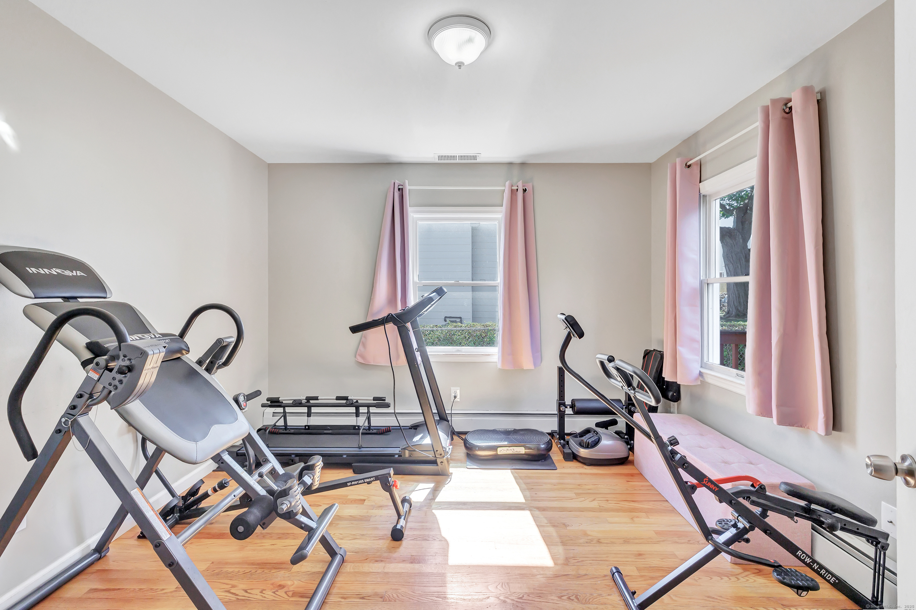 574 Thorme Street Bridgeport, CT 06606 - Photo 10 of 28