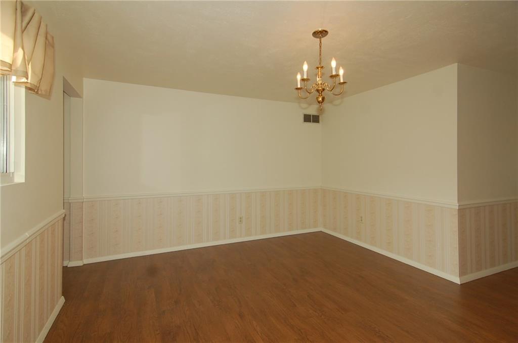 10 McMichael Road Carnegie, PA 15106 - Photo 9 of 25 Large Dining Room