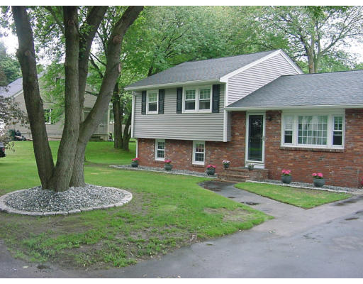 77 Arbor Road Lowell, MA 01852 - Photo 2 of 9 Gallery Image 2
