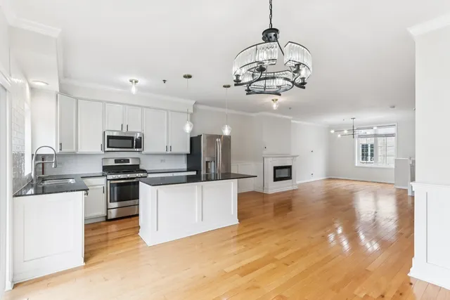 $419,900 | 183 East River Road, Unit C5, Des Plaines, IL 60016