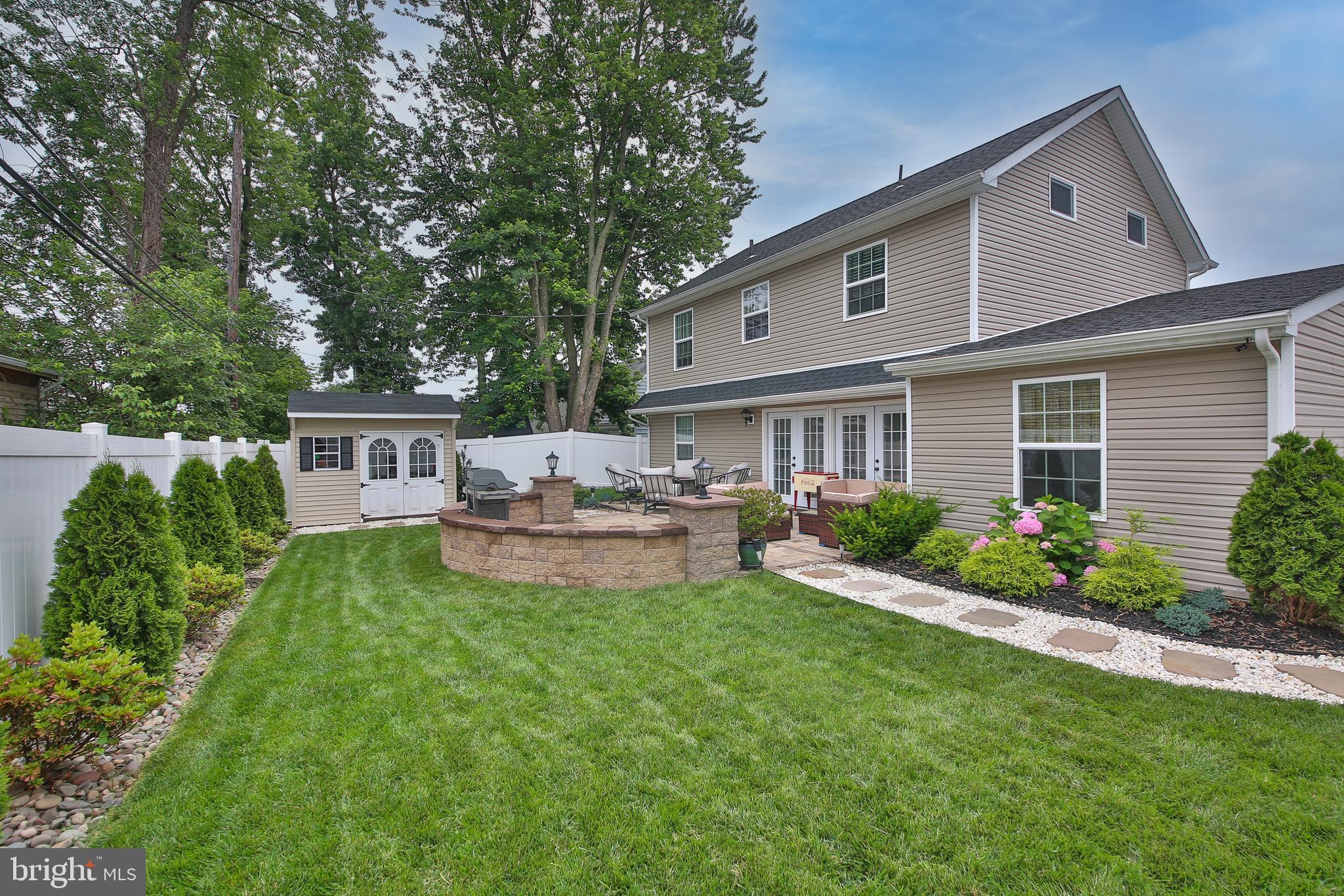40 Greenbriar Road Levittown, PA 19057 - Photo 21 of 29 a view of a house with backyard and sitting area