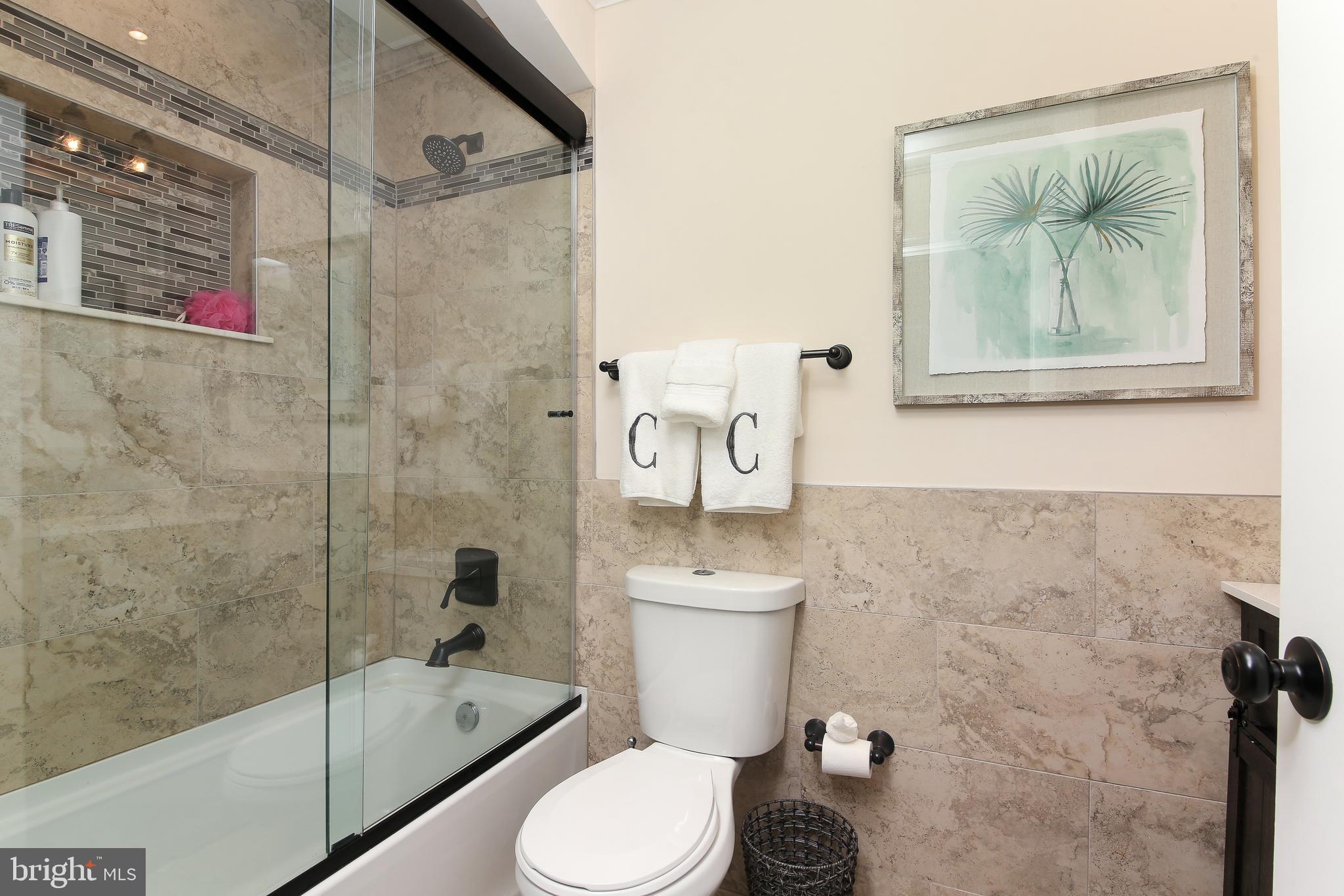 40 Greenbriar Road Levittown, PA 19057 - Photo 3 of 29 a bathroom with a toilet sink and tub