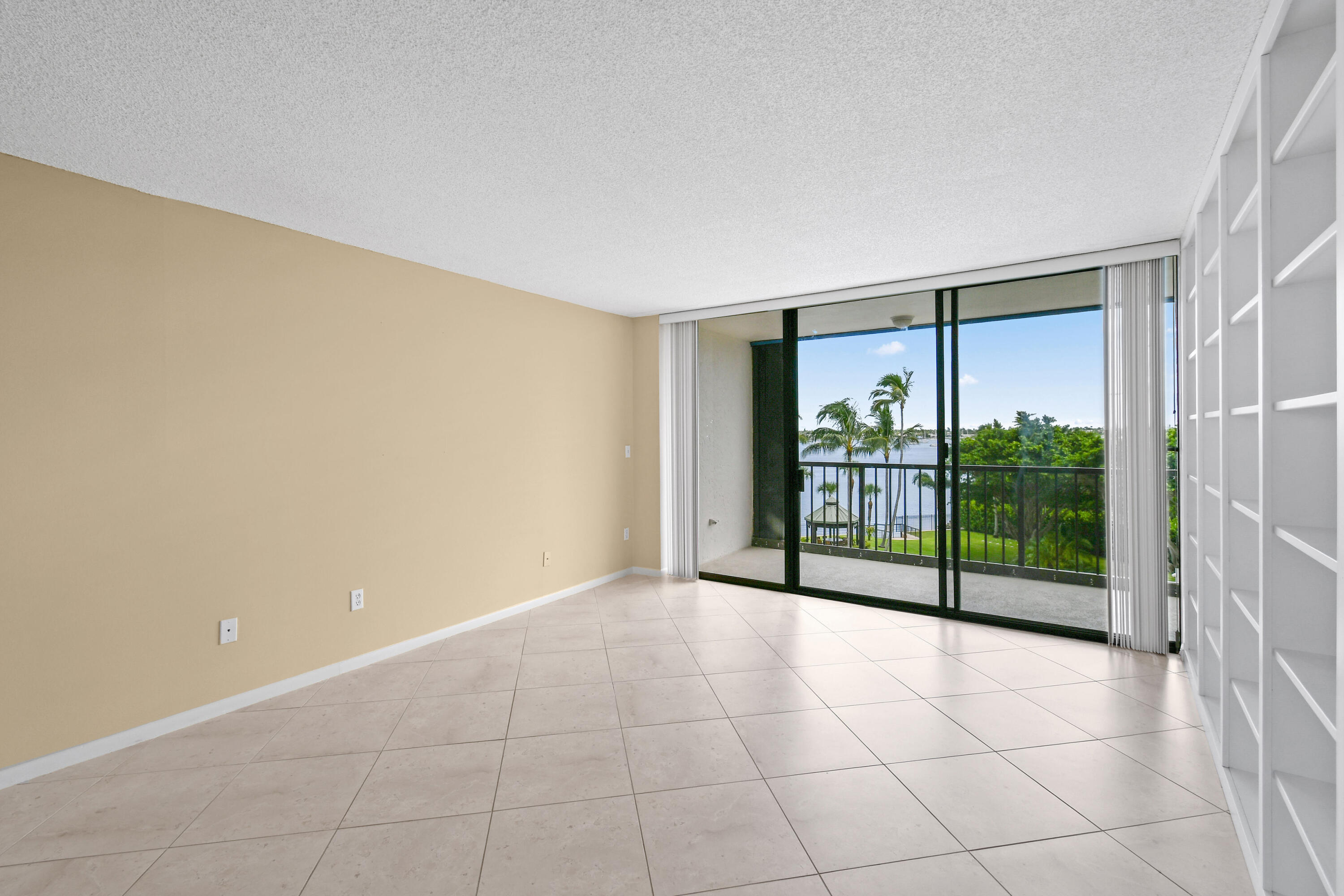 5200 North Flagler Drive, Unit 404 West Palm Beach, FL 33407 - Photo 7 of 33 a view of a room with an empty room