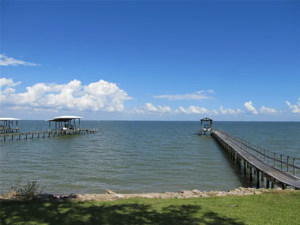 $1,575 | 3 Avenue East, Bacliff, TX 77518
