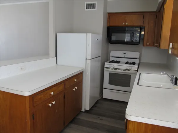 $1,575 | 3 Avenue East, Bacliff, TX 77518