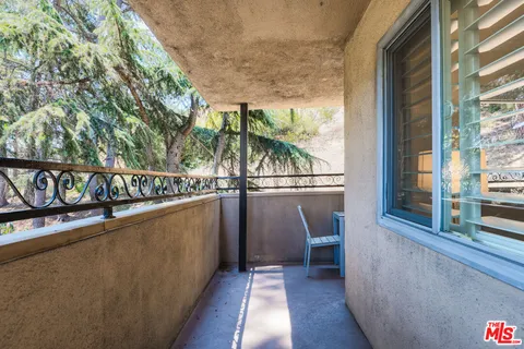 $479,000 | 6700 Hillpark Drive, Unit 204, Los Angeles, CA 90068