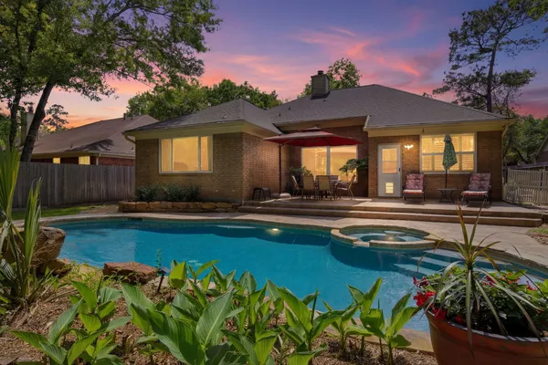 $549,500 | 119 North Acacia Park Circle, Spring, TX 77382