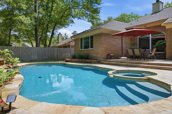 $549,500 | 119 North Acacia Park Circle, Spring, TX 77382