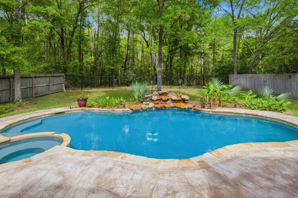 $549,500 | 119 North Acacia Park Circle, Spring, TX 77382