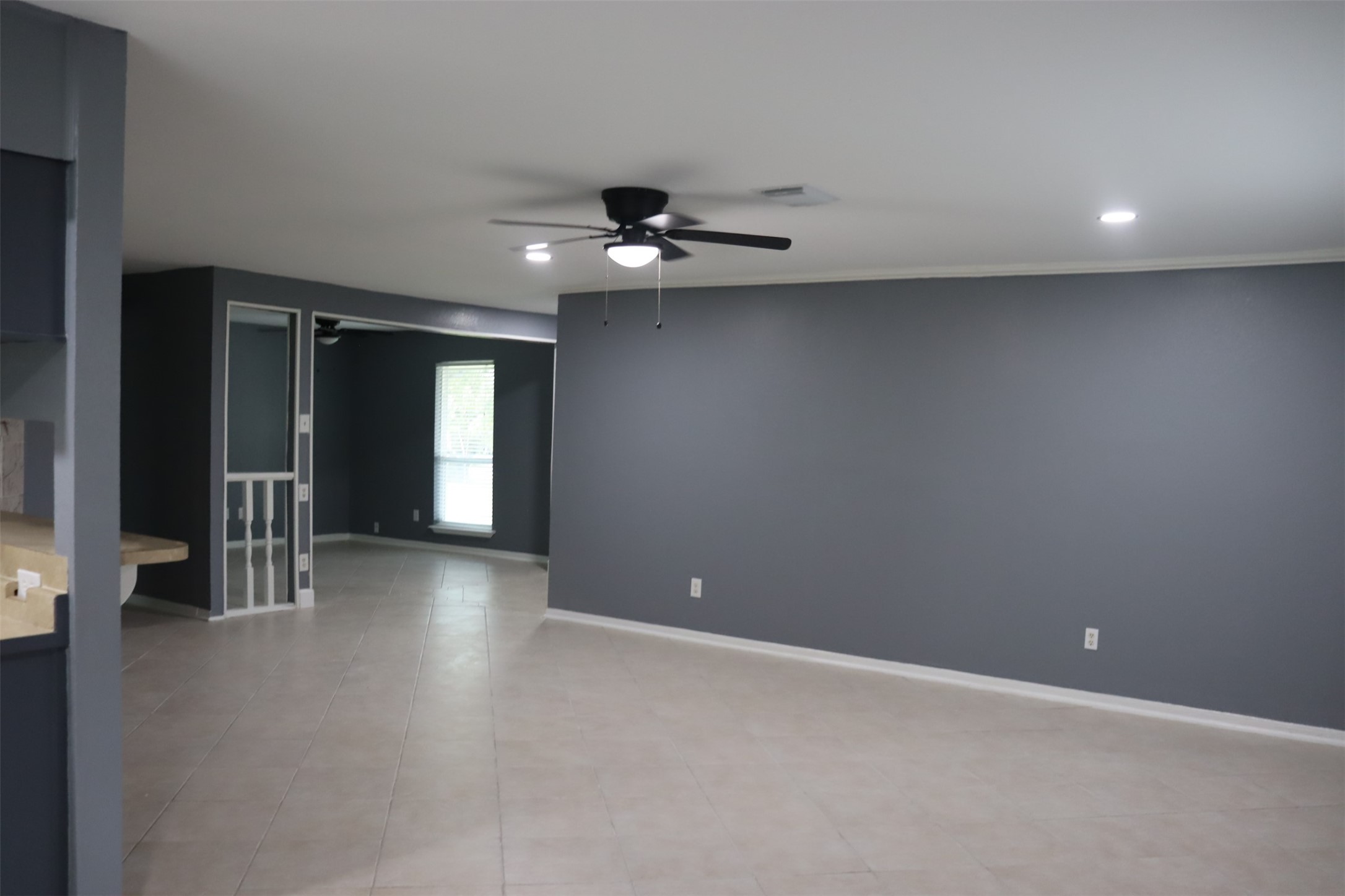 12507 New Rochelle Court Houston, TX 77089 - Photo 2 of 12 an empty room with closet and a ceiling fan