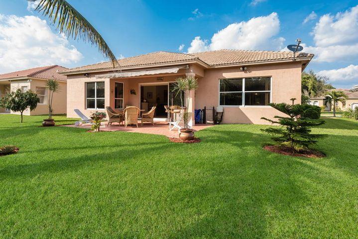 5820 Spanish River Road Fort Pierce, FL 34951 - Photo 11 of 21 Backyard
