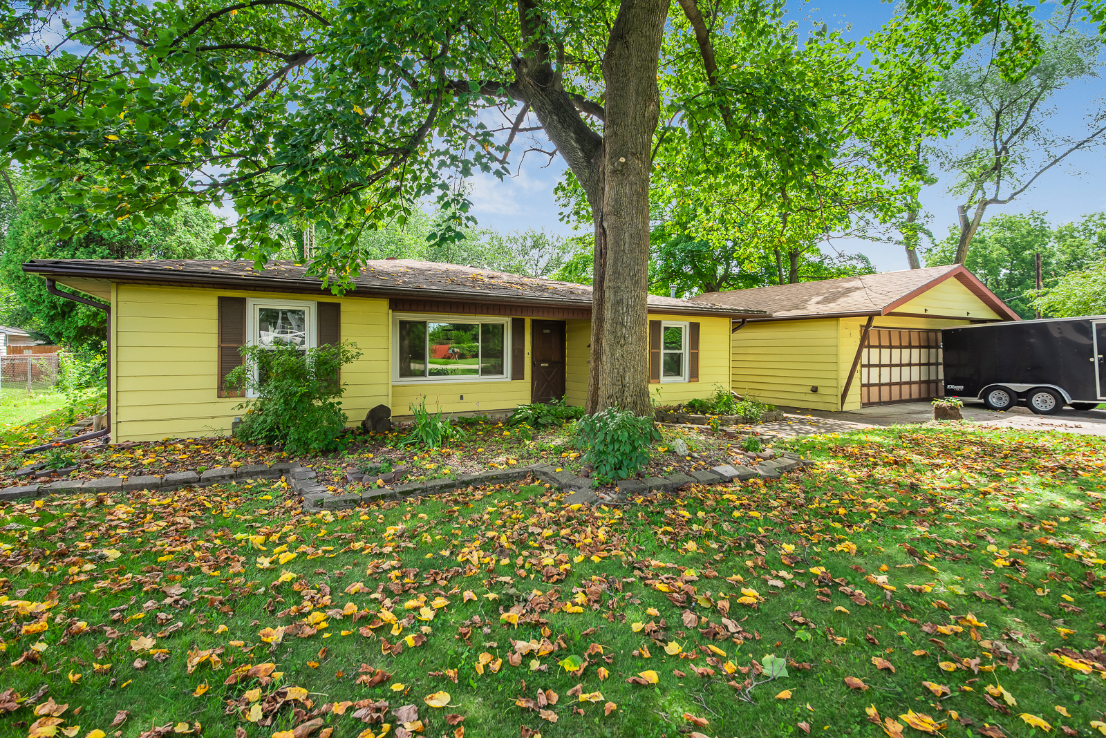 318 East North Street Lockport, IL 60441 - Photo 1 of 14 a front view of a house with a garden