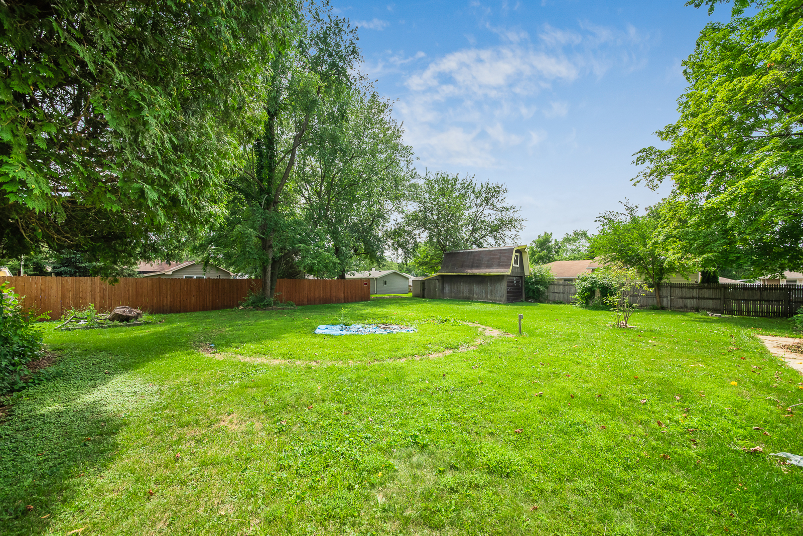 318 East North Street Lockport, IL 60441 - Photo 13 of 14 a view of a backyard with a garden